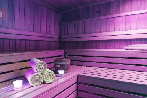 A chromotherapy sauna with violet light
