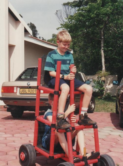 Twins using the QUADRO go-kart